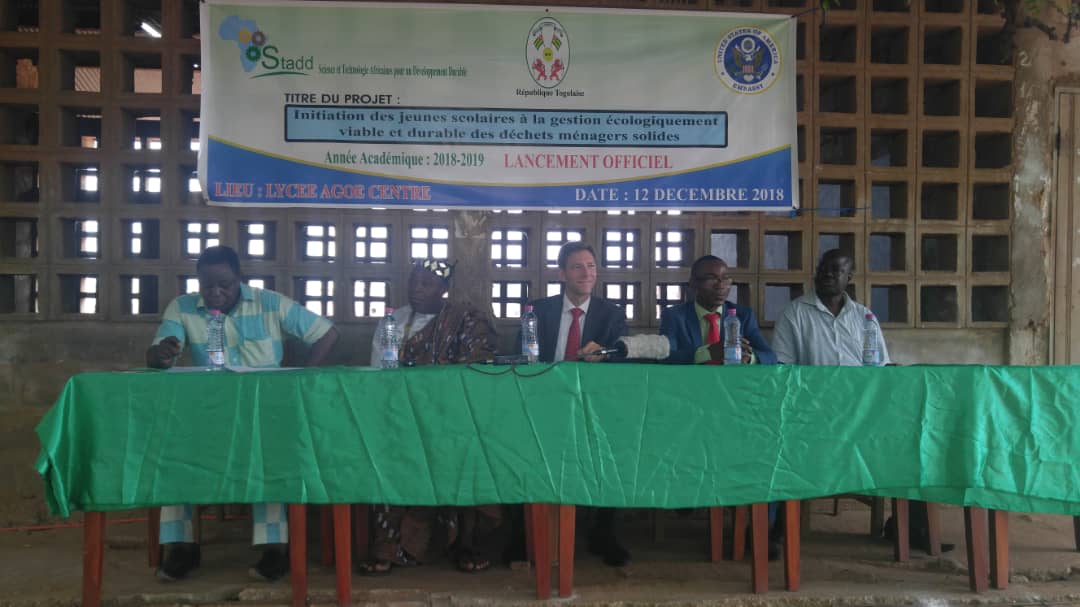 Table d'honneur lors du lancement du projet au CEG Agoè-Centre